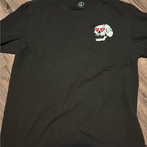 Black Graphic Skull Heart Eyes Tee